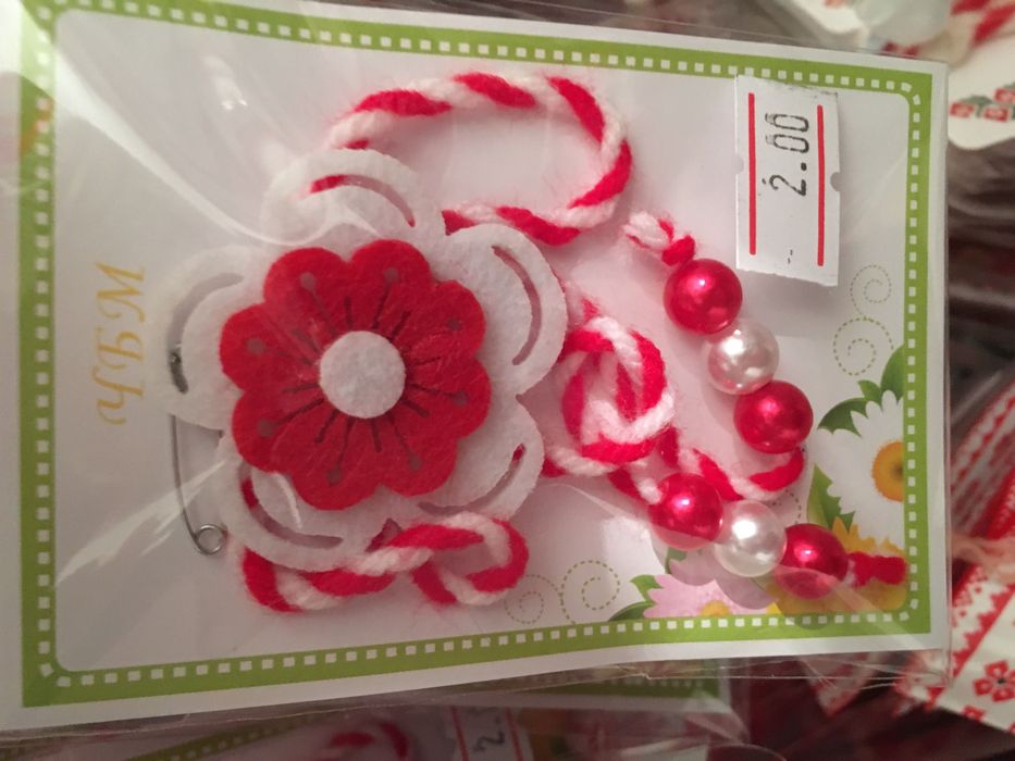 Мартеници ръчна изработка - метли, подкови, брошки, за закичване