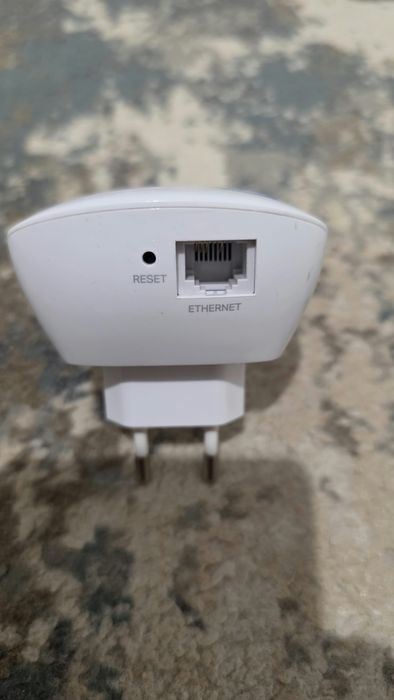 Vând extender Tp-link TL-WA850RE