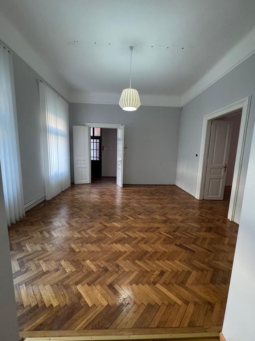 Apartament 3 camere, 100 mp – Palatul Venetian (Rimanóczy II), ultracentral Oradea