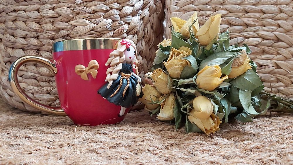 Cadou pentru sotie/iubita cana papusa fimo blonda