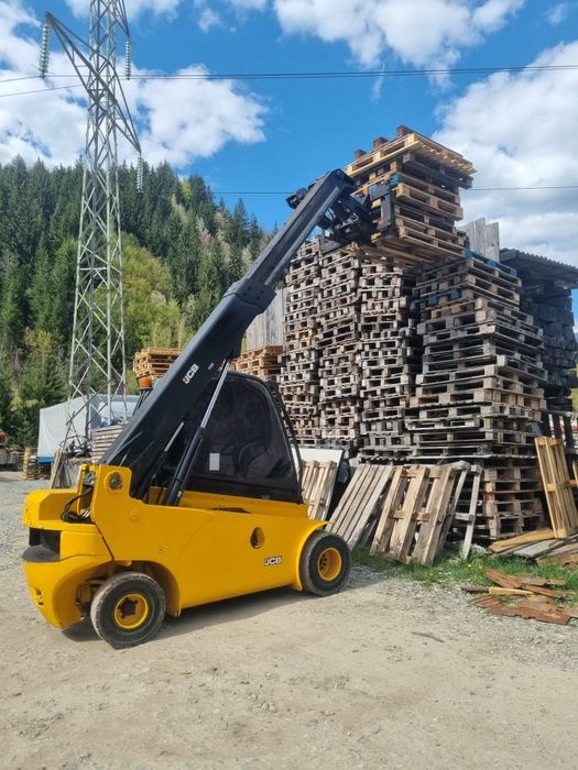 Motostivuitor cu braț telescopic jcb teletruck