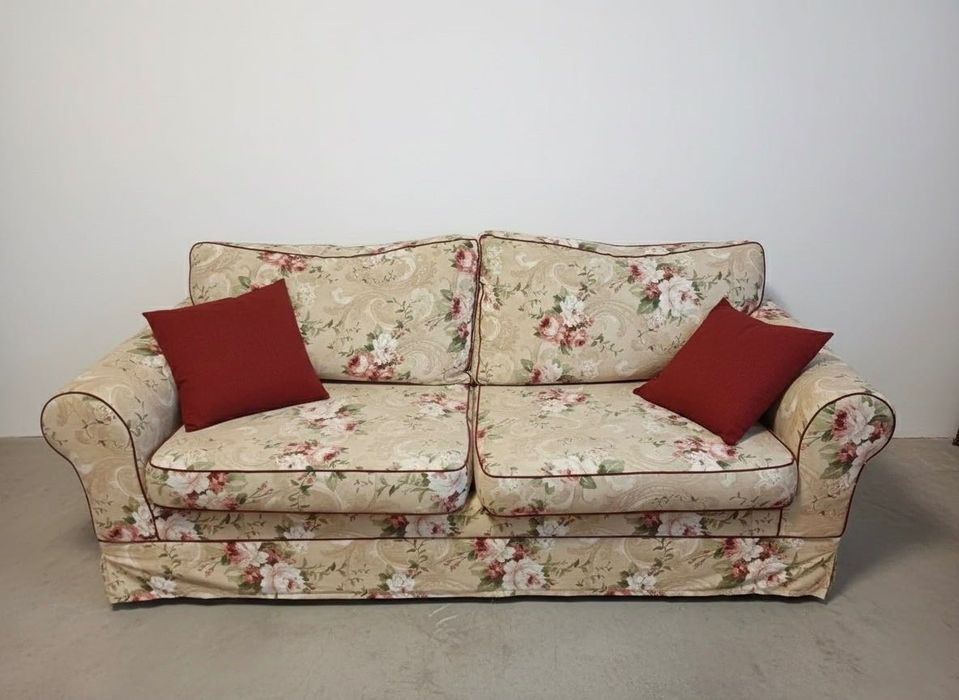 Продавам двуместен диван с механизъм сън