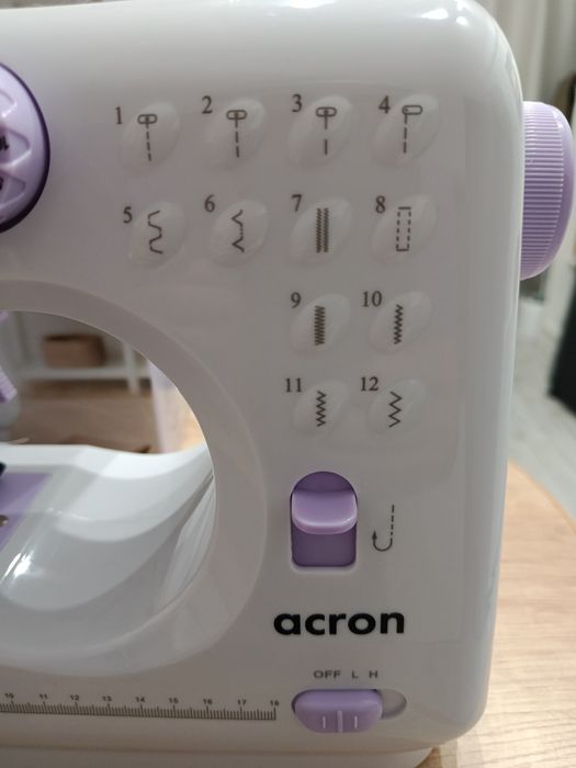 Швейная машинка Acron