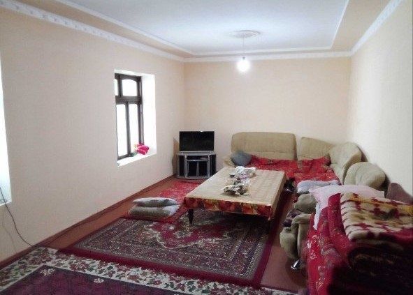 Uy sotiladi 3 xonali