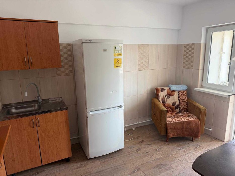 apartament 3 camere de inchiriat