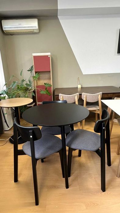 Деревянный стол с витрины