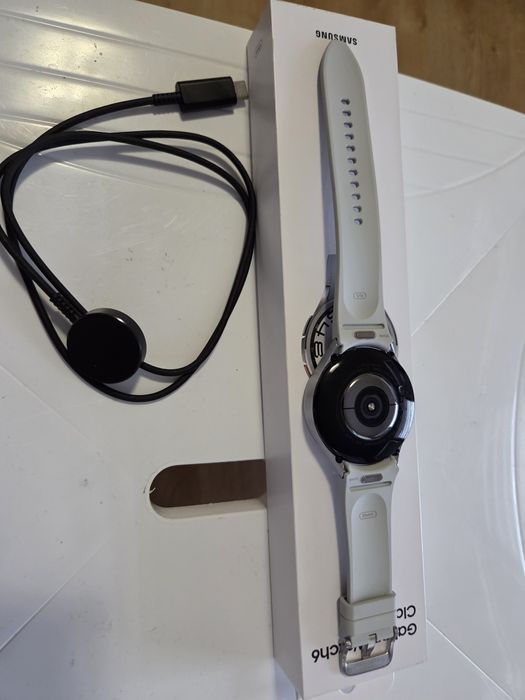 Vând Samsung Watch 6 Classic.