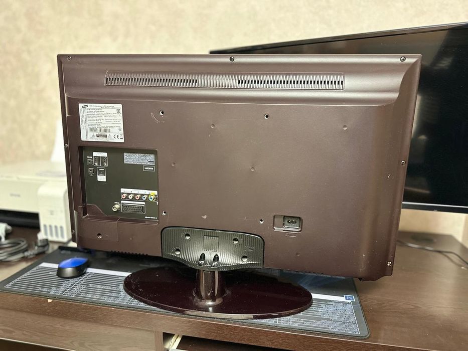 LED-телевизор Samsung 32" (UE32EH5030) — 
2012 г