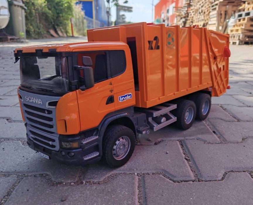 Vând jucării - utilaje Bruder