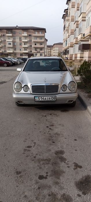 Автомобил Mercedes Bens w210
