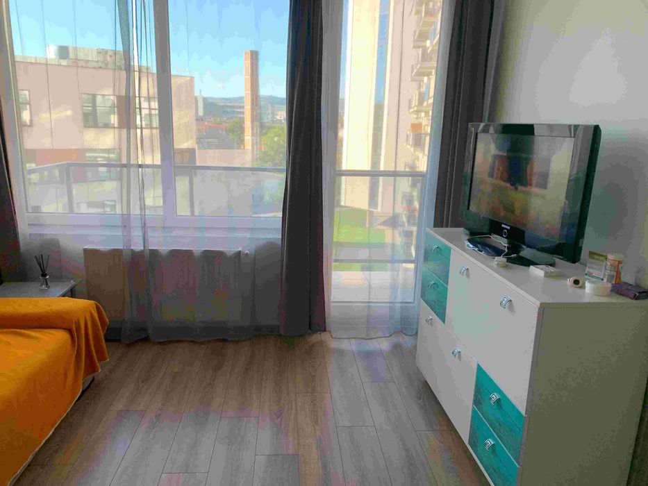 Inchiriez apartament Piata 1 mai
