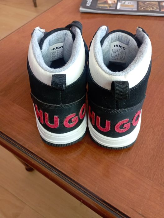 Детски маратонки HUGO
в бяло G00245
HUGO
-5% в приложението