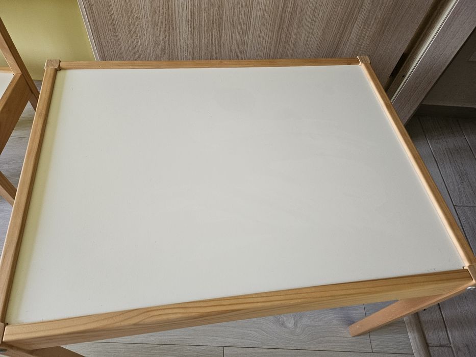 Сет маса с два стола и етажерка