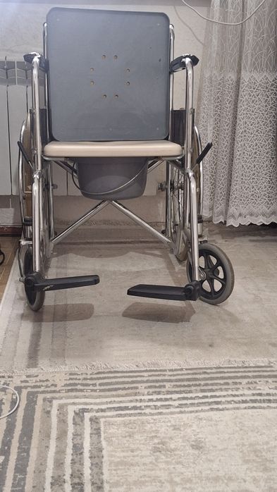Инвалидная коляска с горшком
