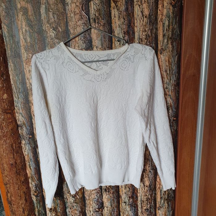 Кофта женская белого цвета