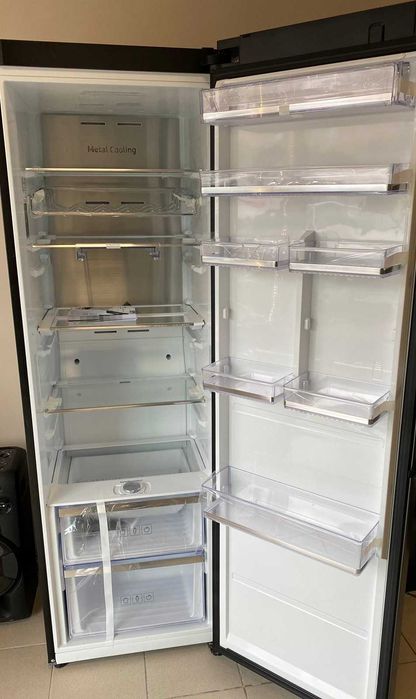 ЧИСТО НОВ Хладилник Samsung RR39M7565B1