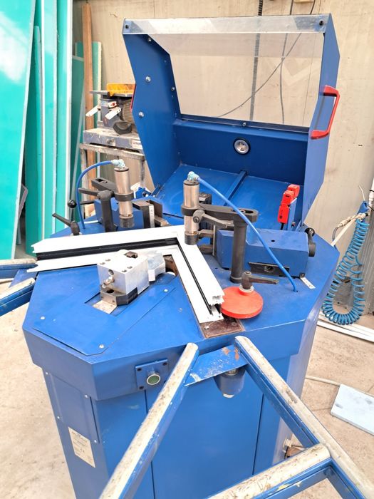 Masina , utilaj sertizat profile aluminiu