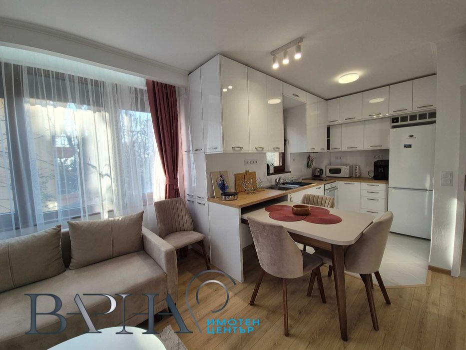 Дава се под наем Двустаен апартамент в к.к. Св.Св. Константин и Елена - 60 кв.м за 548.25 € - Снимка #2