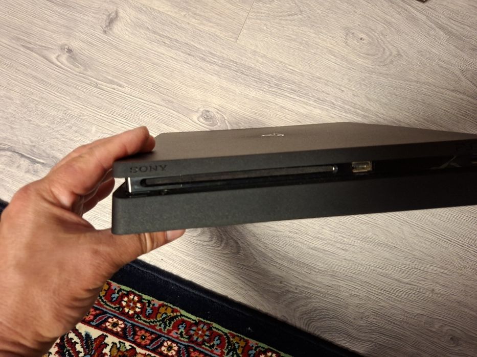 PlayStation 4 Slim 1TB, model CUH-2216B