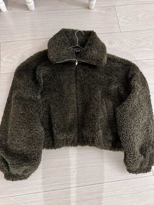 Шубка Тэдди, теплая, мягкая, высокий ворот, имеются карманы.