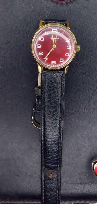 часы механические позолоченные Ракета