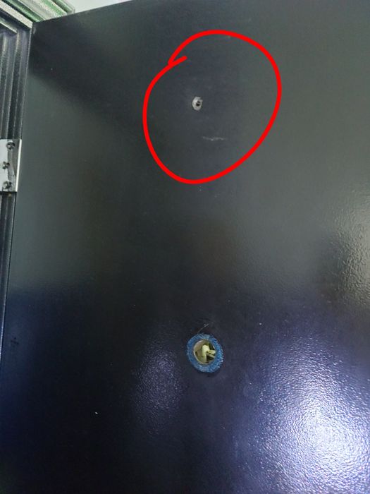 Продам железную дверь