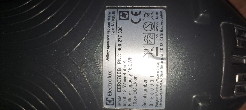 вертикална прахосмукачка Electrolux EERC70EB без торбичка