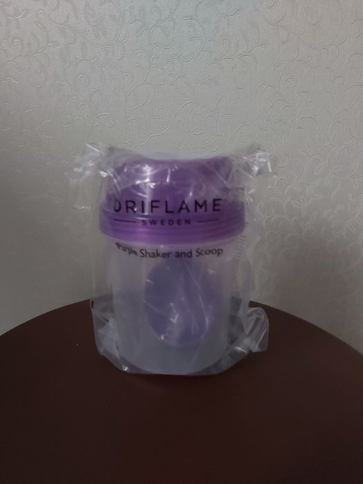 Шейкер с ложкой.