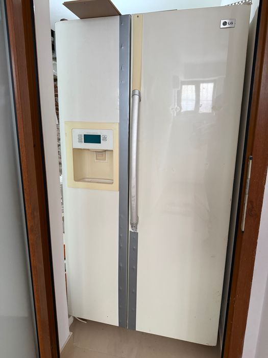 Frigider LG side by side