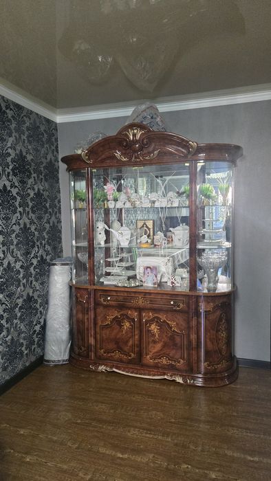 Продам горку для гостиной