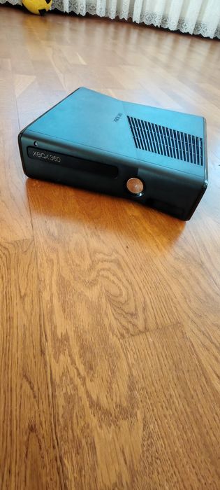Vând.   Xbox 360
