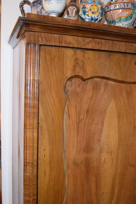 Se vand urgent masa de joc si dulap, stil Biedermeier