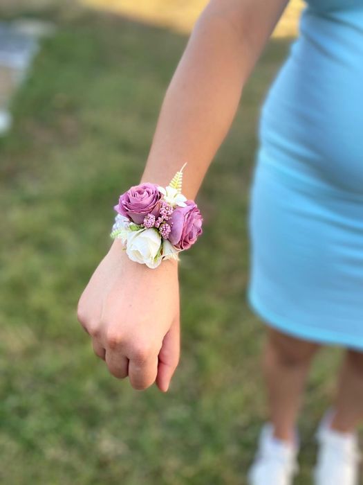 Сватбени гривни и бутониери