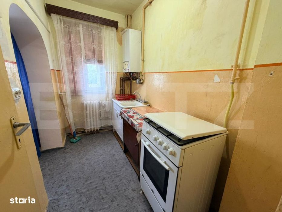 Apartament cu 3 camere, 47mp, etaj intermediar, Cugir