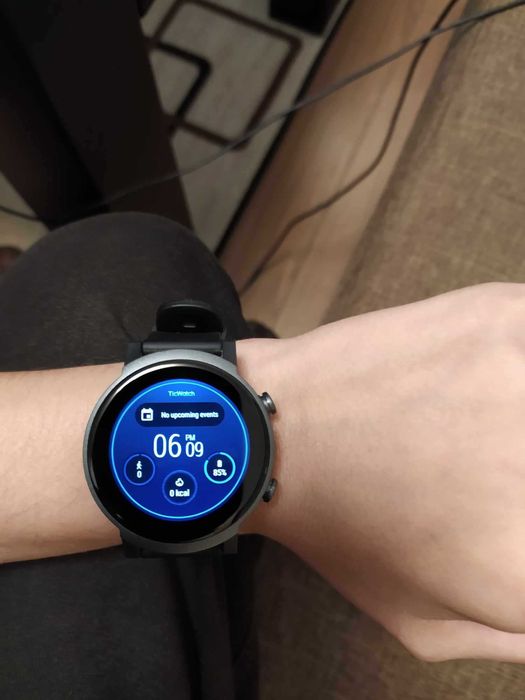 Елегантен Смарт Часовник: Mobvoi TicWatch E3 - Чисто Нов