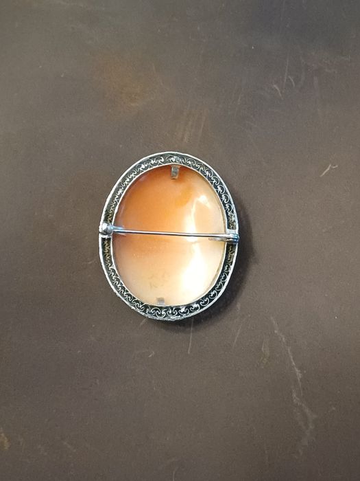 Сребърни Брошки Камея
