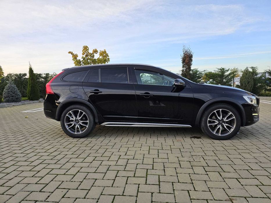 Volvo V60 Cross Country AWD !