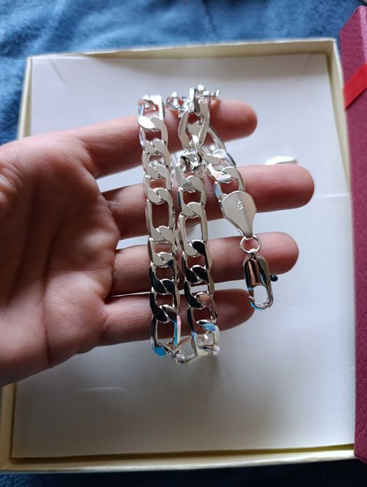 Нов, масивен сребърен ланец . Поставени  в кутия.