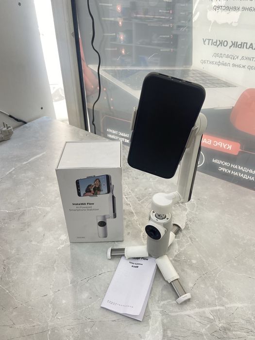 Insta360 Flow AI Powered Smartphone Stabilizer (Белый)