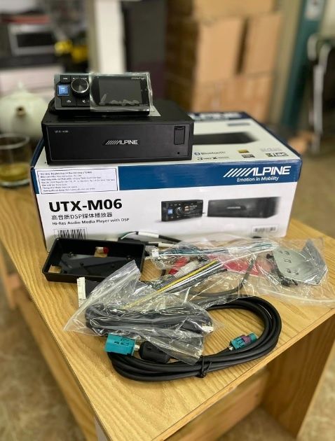 Процессорная магнитола Alpine UTX - M06