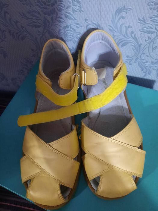 Продам сандали б/у