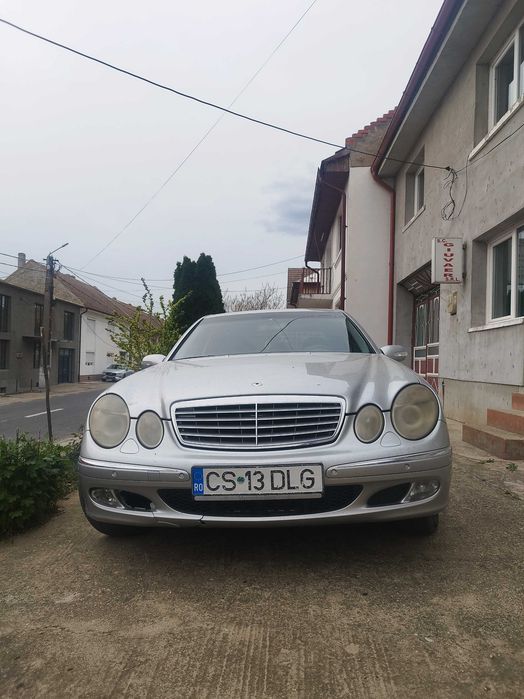 Vând Mercedes 220
