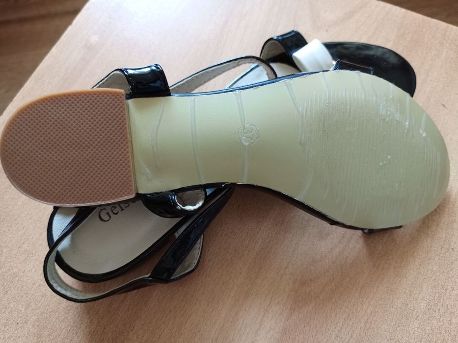 Босоножки женские