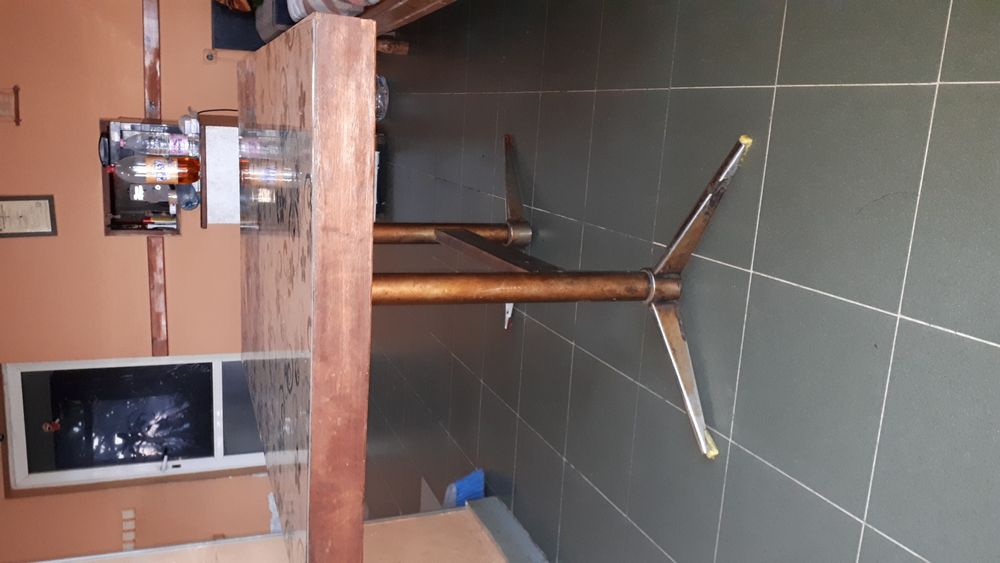 Масивна трапезна маса