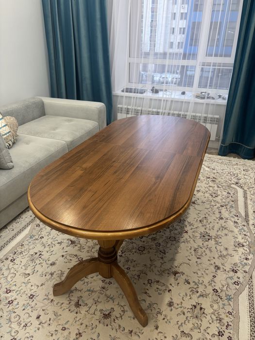 Гостиный стол деревянный
