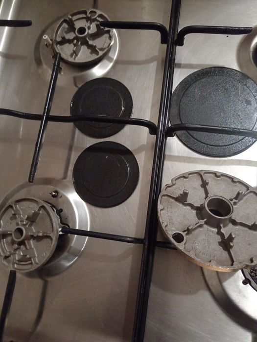 Vând aragaz Zanussi inox