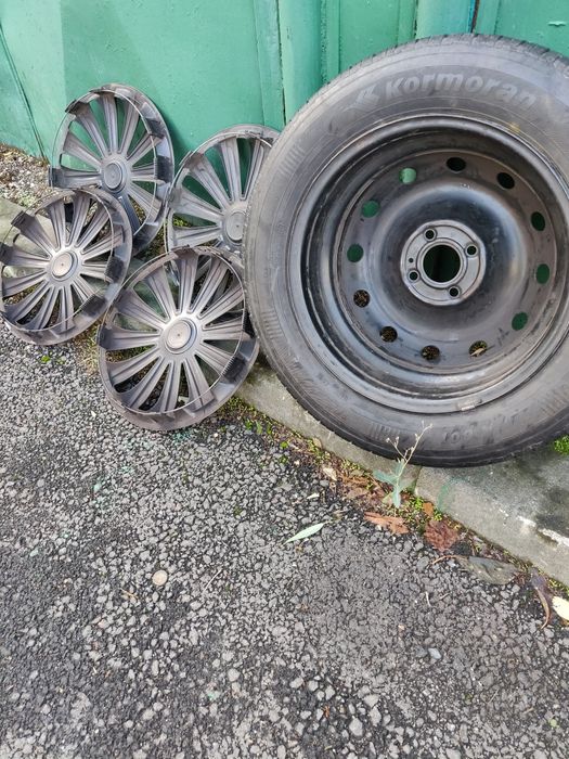 Vând roata, capace,covoare logan+cadou