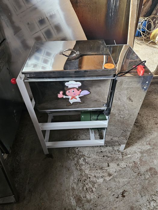 Тестомесачки Месобъркачки от два различни производители