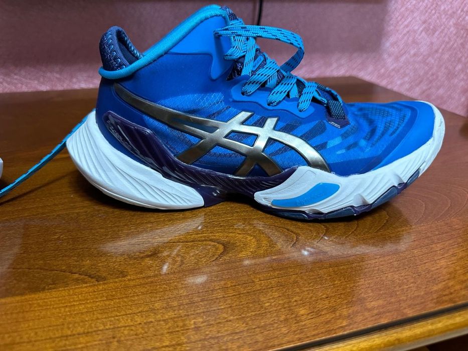 Волебольные кросовки