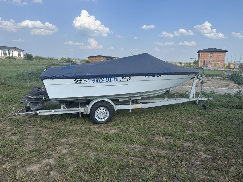 Vand barca si peridoc cu motor Cobra